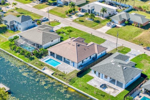 Casa en venta en Cape Coral, Florida, 4 dormitorios, 207.73 m2 № 1993966 - foto 10