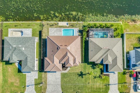 Casa en venta en Cape Coral, Florida, 4 dormitorios, 207.73 m2 № 1993966 - foto 5