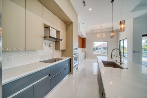 Casa en venta en Cape Coral, Florida, 4 dormitorios, 207.73 m2 № 1993966 - foto 27