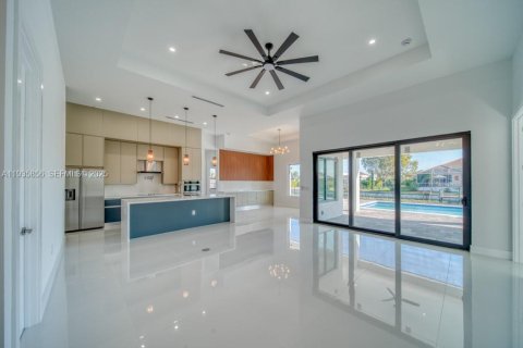 Casa en venta en Cape Coral, Florida, 4 dormitorios, 207.73 m2 № 1993966 - foto 18