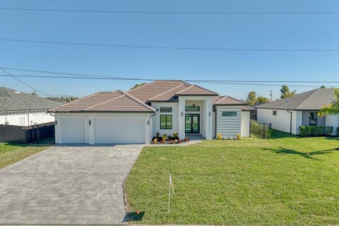 Casa en venta en Cape Coral, Florida, 4 dormitorios, 207.73 m2 № 1993966 - foto 14