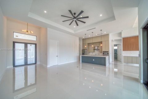 Casa en venta en Cape Coral, Florida, 4 dormitorios, 207.73 m2 № 1993966 - foto 19