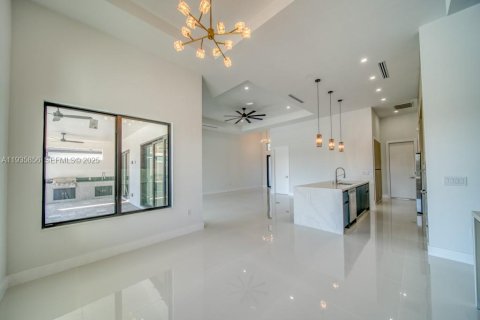 Casa en venta en Cape Coral, Florida, 4 dormitorios, 207.73 m2 № 1993966 - foto 22