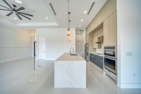 Casa en venta en Cape Coral, Florida, 4 dormitorios, 207.73 m2 № 1993966 - foto 24