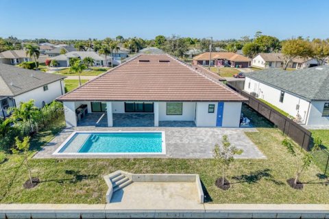 Casa en venta en Cape Coral, Florida, 4 dormitorios, 207.73 m2 № 1993966 - foto 12