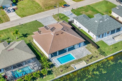 Casa en venta en Cape Coral, Florida, 4 dormitorios, 207.73 m2 № 1993966 - foto 8