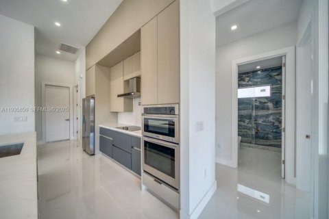 Casa en venta en Cape Coral, Florida, 4 dormitorios, 207.73 m2 № 1993966 - foto 26