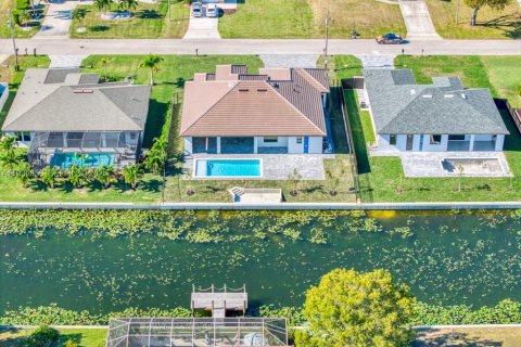 Casa en venta en Cape Coral, Florida, 4 dormitorios, 207.73 m2 № 1993966 - foto 9