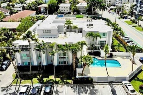 Condo in Bay Harbor Islands, Florida, 1 bedroom № 2076162