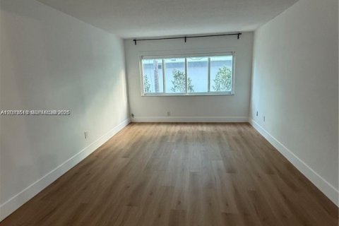 Condo in Bay Harbor Islands, Florida, 1 bedroom № 2076162 - photo 5
