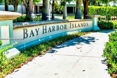 Condo in Bay Harbor Islands, Florida, 1 bedroom № 2076162 - photo 15