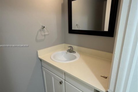 Condo in Bay Harbor Islands, Florida, 1 bedroom № 2076162 - photo 9