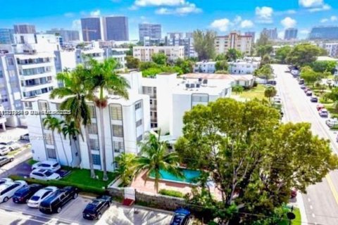 Condo in Bay Harbor Islands, Florida, 1 bedroom № 2076162 - photo 11