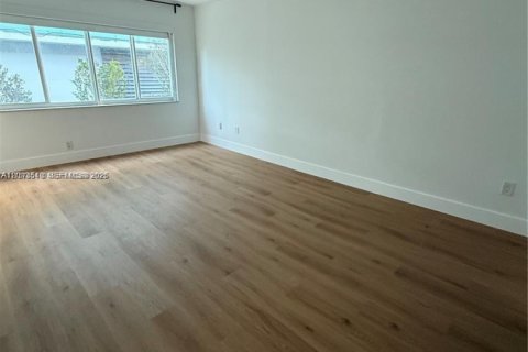 Condo in Bay Harbor Islands, Florida, 1 bedroom № 2076162 - photo 6