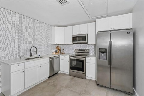Commercial property in Orlando, Florida 89 sq.m. № 2366867 - photo 14