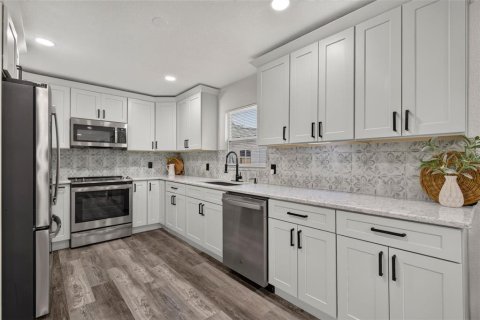 House in Tarpon Springs, Florida 3 bedrooms, 135.64 sq.m. № 2266370 - photo 21