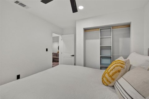 House in Tarpon Springs, Florida 3 bedrooms, 135.64 sq.m. № 2266370 - photo 8