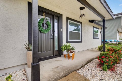 House in Tarpon Springs, Florida 3 bedrooms, 135.64 sq.m. № 2266370 - photo 3