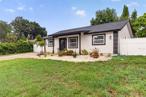 House in Tarpon Springs, Florida 3 bedrooms, 135.64 sq.m. № 2266370 - photo 2