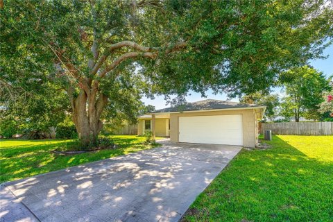 House in Palm Coast, Florida 3 bedrooms, 160.07 sq.m. № 1900783 - photo 2
