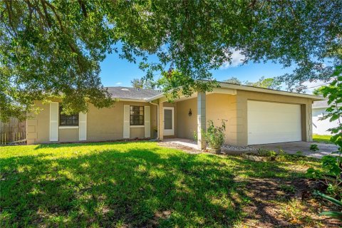 House in Palm Coast, Florida 3 bedrooms, 160.07 sq.m. № 1900783 - photo 1
