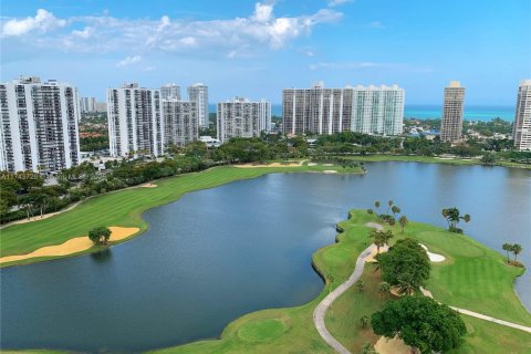 Copropriété à louer à Aventura, Floride: 2 chambres, 107.58 m2 № 1727910 - photo 1