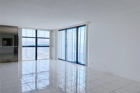 Copropriété à louer à Aventura, Floride: 2 chambres, 107.58 m2 № 1727910 - photo 6