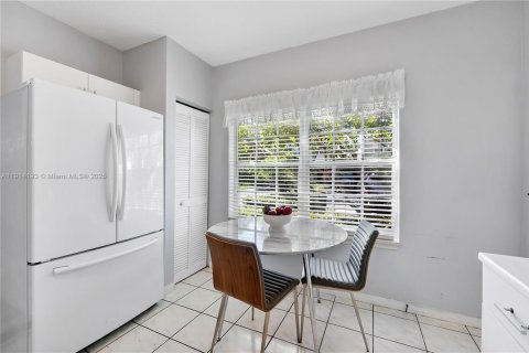 House in Tamarac, Florida 2 bedrooms, 128.3 sq.m. № 1970560 - photo 12