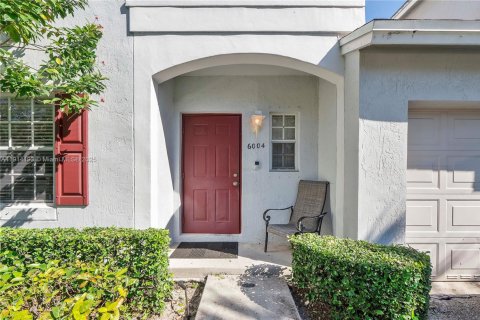 House in Tamarac, Florida 2 bedrooms, 128.3 sq.m. № 1970560 - photo 3