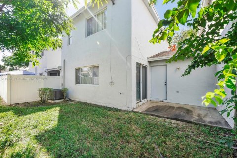 House in Tamarac, Florida 2 bedrooms, 128.3 sq.m. № 1970560 - photo 17