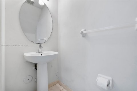 House in Tamarac, Florida 2 bedrooms, 128.3 sq.m. № 1970560 - photo 14