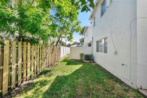 House in Tamarac, Florida 2 bedrooms, 128.3 sq.m. № 1970560 - photo 18