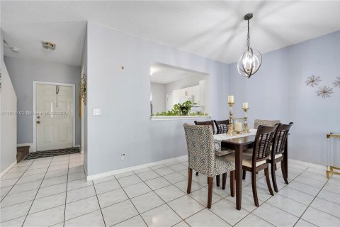 House in Tamarac, Florida 2 bedrooms, 128.3 sq.m. № 1970560 - photo 11