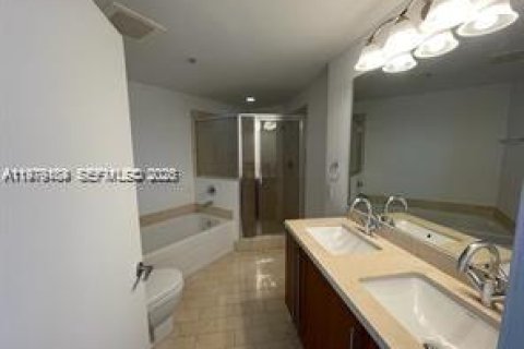 Снять в аренду кондоминиум в Майами, Флорида 2 спальни, 102.84м2, № 2046253 - фото 14