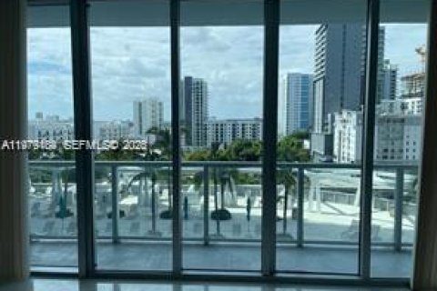 Кондоминиум с 2 спальнями в Майами, Флорида № 2046253