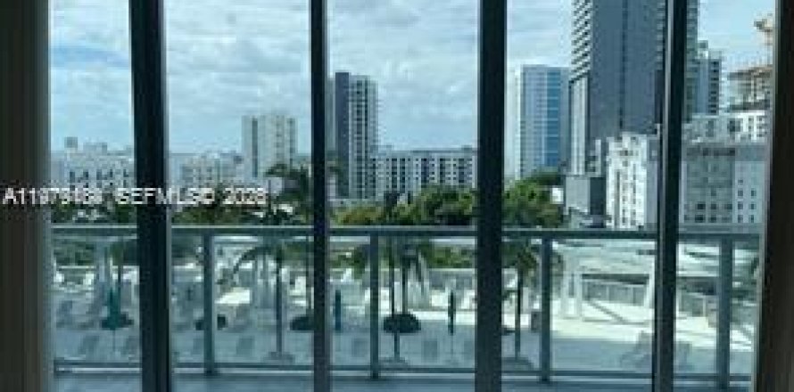 Кондоминиум с 2 спальнями в Майами, Флорида № 2046253