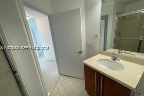 Снять в аренду кондоминиум в Майами, Флорида 2 спальни, 102.84м2, № 2046253 - фото 18