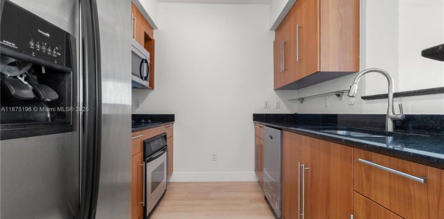 Кондоминиум с 1 спальней в Майами, Флорида № 1926427