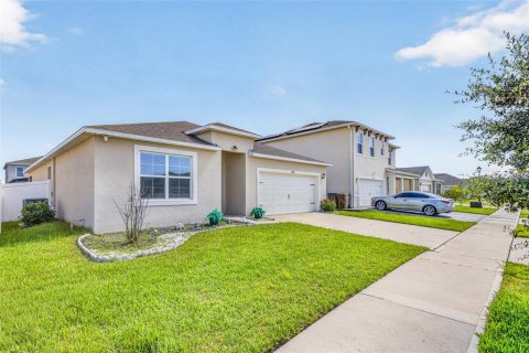 House in Kissimmee, Florida 4 bedrooms, 171.5 sq.m. № 2399178 - photo 4