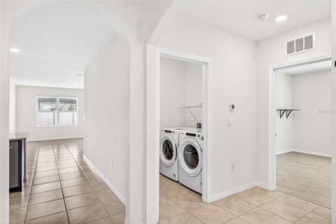 House in Kissimmee, Florida 4 bedrooms, 171.5 sq.m. № 2399178 - photo 11
