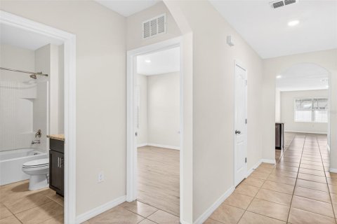 House in Kissimmee, Florida 4 bedrooms, 171.5 sq.m. № 2399178 - photo 6