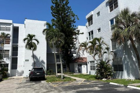 Condo in Davie, Florida, 2 bedrooms  № 2249307