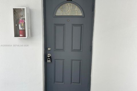 Condo in Davie, Florida, 2 bedrooms № 2249307 - photo 4