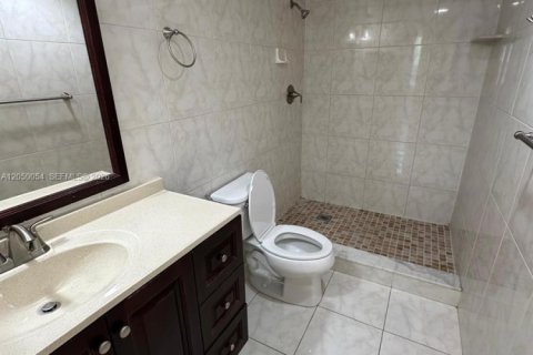 Condo in Davie, Florida, 2 bedrooms № 2249307 - photo 16