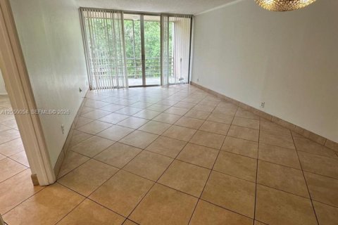 Condo in Davie, Florida, 2 bedrooms № 2249307 - photo 11