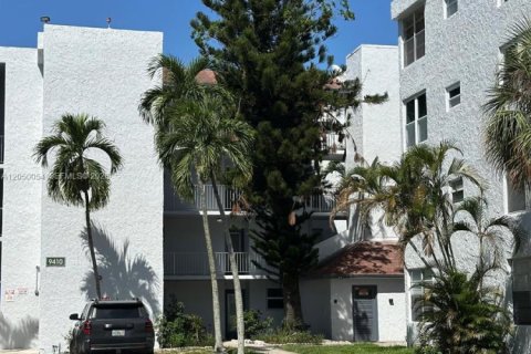 Condo in Davie, Florida, 2 bedrooms № 2249307 - photo 2