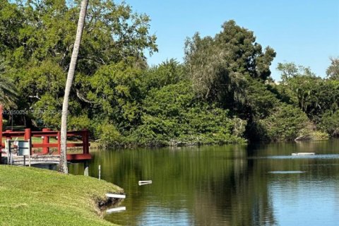 Condo in Davie, Florida, 2 bedrooms № 2249307 - photo 23
