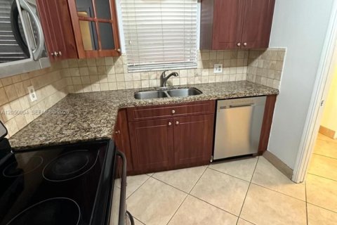Condo in Davie, Florida, 2 bedrooms № 2249307 - photo 9