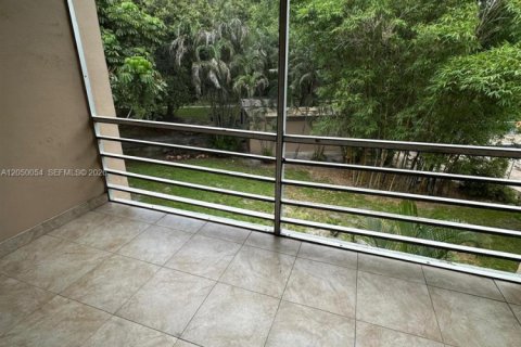 Condo in Davie, Florida, 2 bedrooms № 2249307 - photo 20