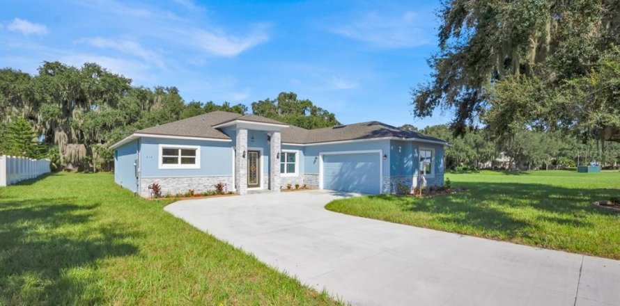 House in Leesburg, Florida 5 bedrooms, 228.63 sq.m. № 1373554